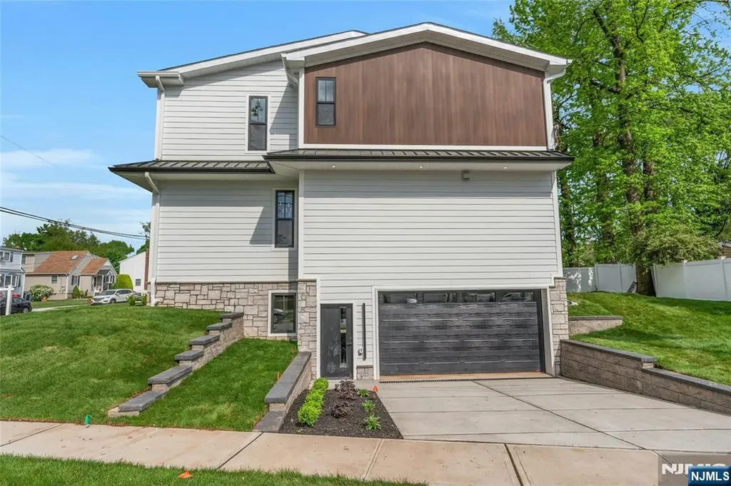 22 N Glenwood Drive Bergenfield NJ 07621