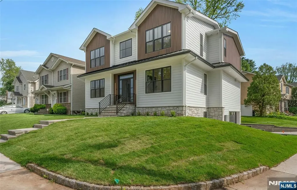 22 N Glenwood Drive Bergenfield NJ 07621