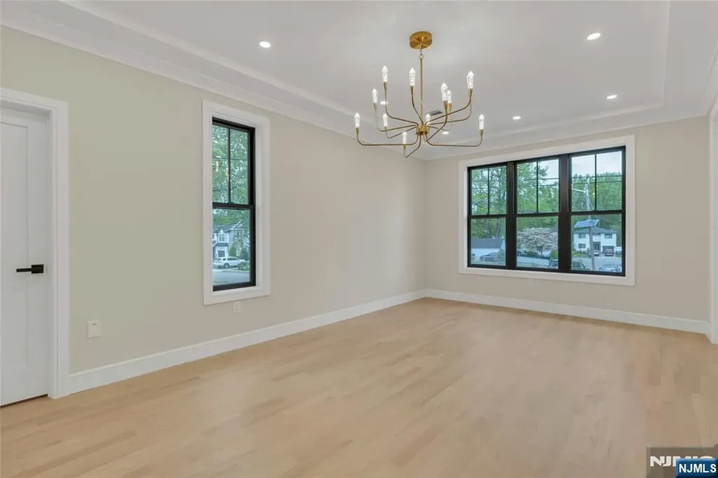 22 N Glenwood Drive Bergenfield NJ 07621