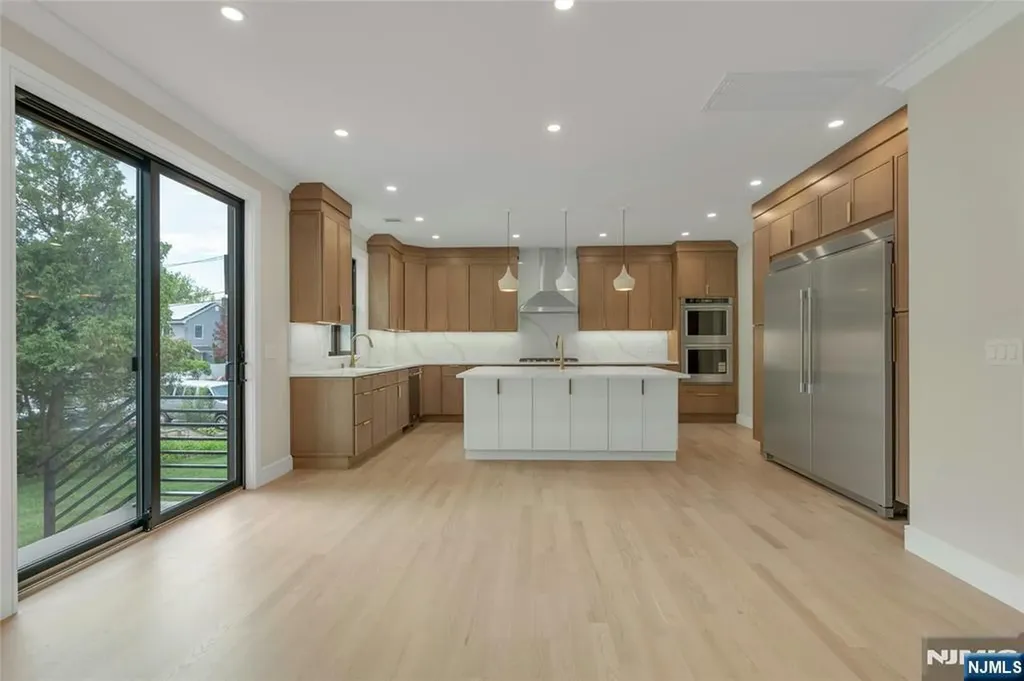 22 N Glenwood Drive Bergenfield NJ 07621