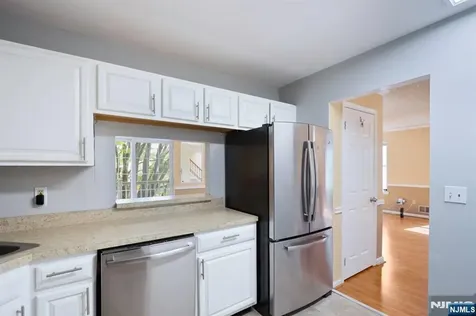 12 Rider Court Newark NJ 07103