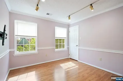 12 Rider Court Newark NJ 07103