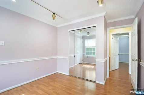 12 Rider Court Newark NJ 07103