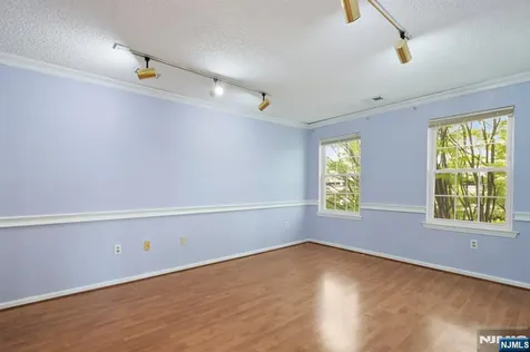 12 Rider Court Newark NJ 07103