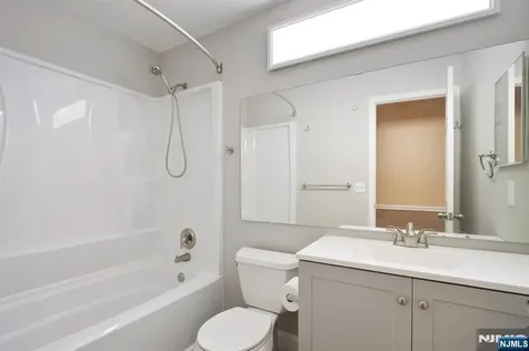 12 Rider Court Newark NJ 07103