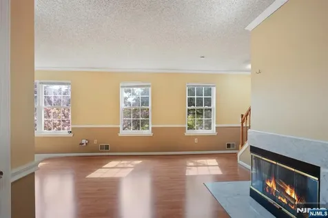 12 Rider Court Newark NJ 07103