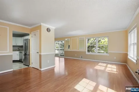 12 Rider Court Newark NJ 07103