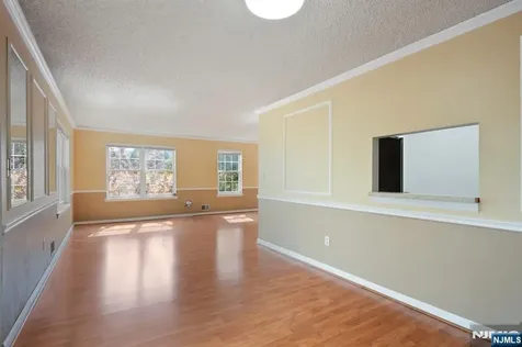 12 Rider Court Newark NJ 07103