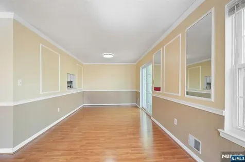 12 Rider Court Newark NJ 07103
