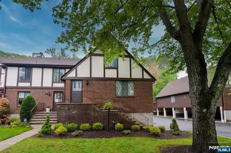 102 Holiday Lane River Vale NJ 07675