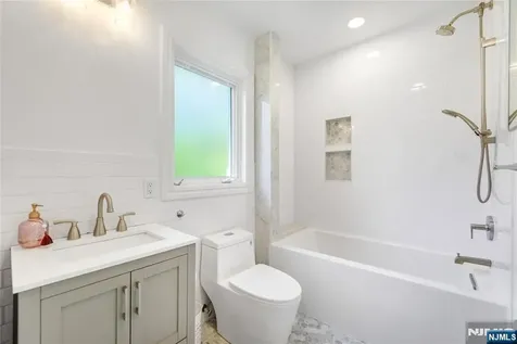52 7th Avenue Westwood NJ 07675