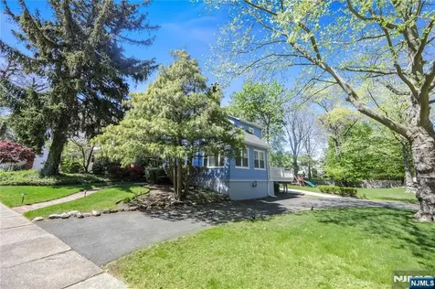 52 7th Avenue Westwood NJ 07675