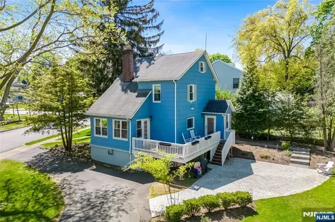52 7th Avenue Westwood NJ 07675