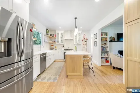 52 7th Avenue Westwood NJ 07675