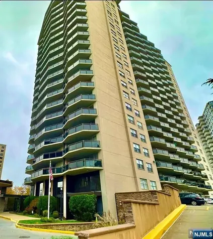 2077 Center Avenue Fort Lee NJ 07024
