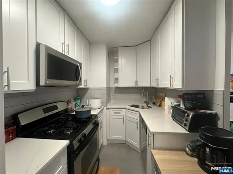 2077 Center Avenue Fort Lee NJ 07024