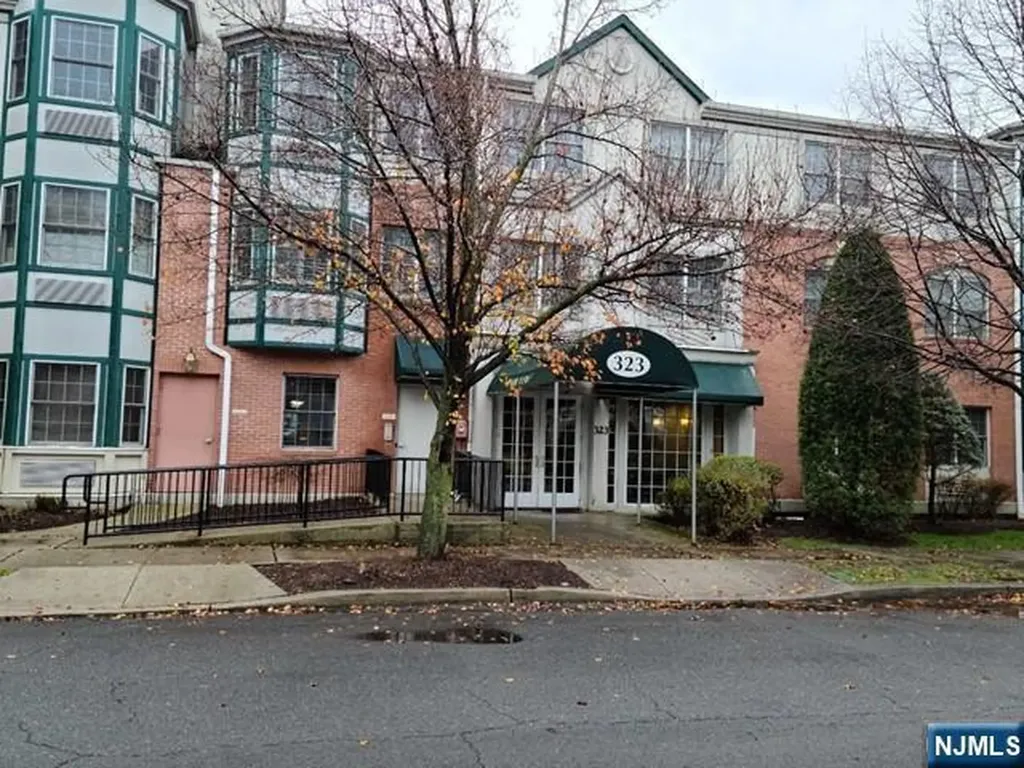 323 Willow Street Teaneck NJ 07666