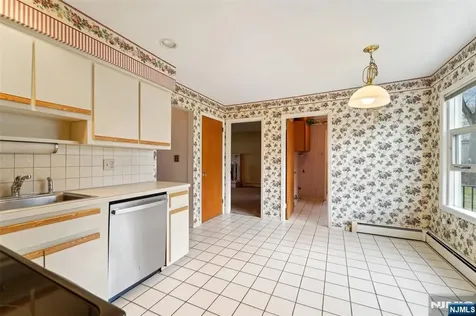 37 Vermont Drive Paramus NJ 07652