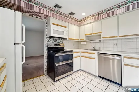 37 Vermont Drive Paramus NJ 07652