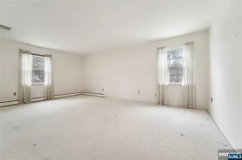 37 Vermont Drive Paramus NJ 07652