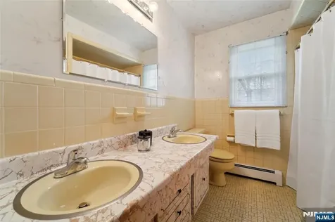 37 Vermont Drive Paramus NJ 07652