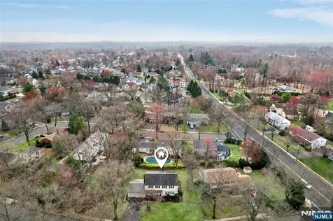 37 Vermont Drive Paramus NJ 07652