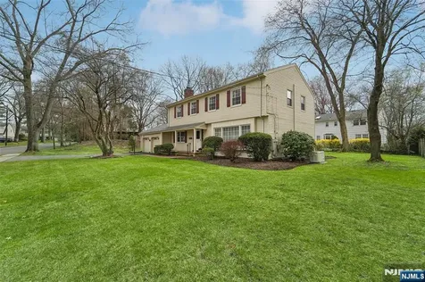 37 Vermont Drive Paramus NJ 07652