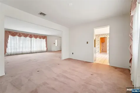 37 Vermont Drive Paramus NJ 07652