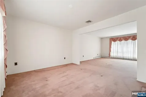 37 Vermont Drive Paramus NJ 07652