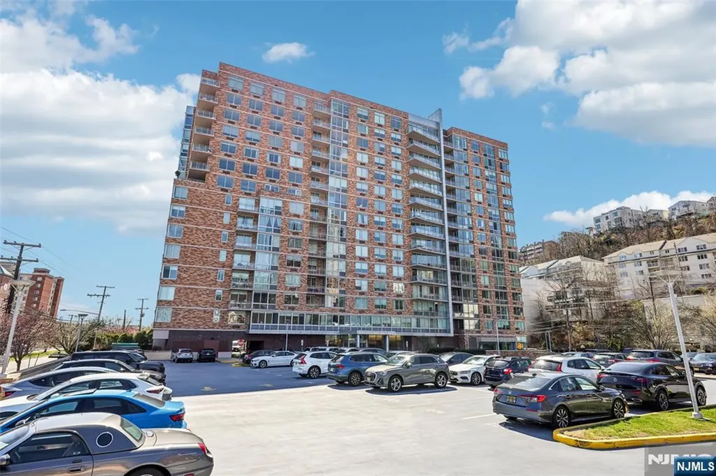 815 Hudson Park Edgewater NJ 07020