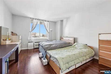 815 Hudson Park Edgewater NJ 07020