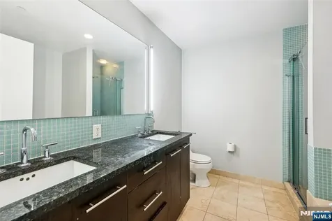 815 Hudson Park Edgewater NJ 07020
