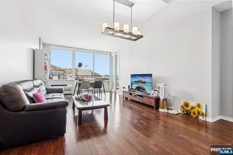 815 Hudson Park Edgewater NJ 07020