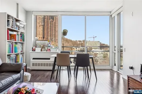 815 Hudson Park Edgewater NJ 07020