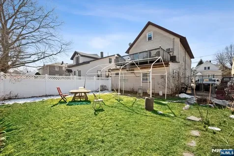 77 Maple Avenue Wallington NJ 07057