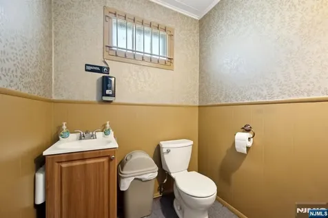 77 Maple Avenue Wallington NJ 07057
