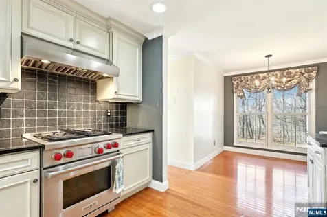 169 Grandview Lane Mahwah NJ 07430