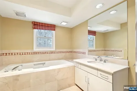 169 Grandview Lane Mahwah NJ 07430