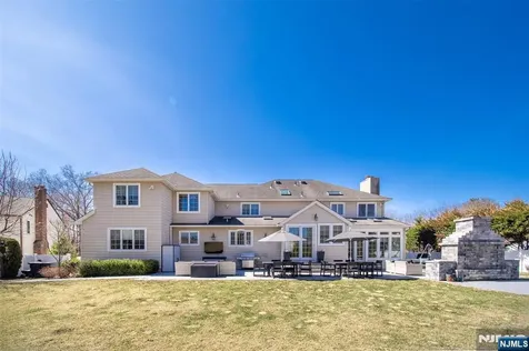 35 Arcadia Court Harrington Park NJ 07640