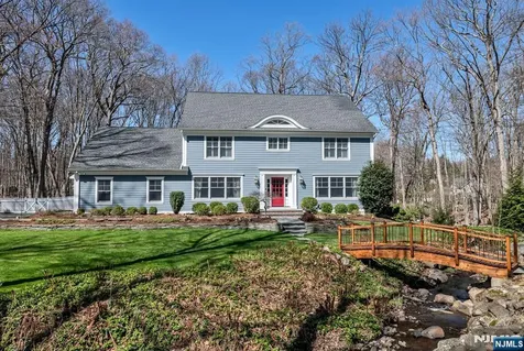 40 Cambridge Drive Allendale NJ 07401