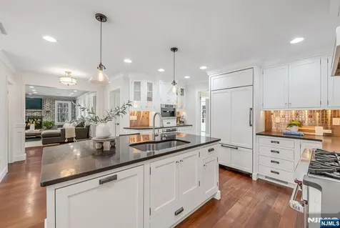 40 Cambridge Drive Allendale NJ 07401