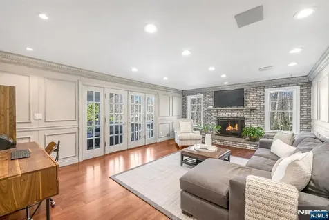 40 Cambridge Drive Allendale NJ 07401