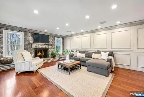40 Cambridge Drive Allendale NJ 07401