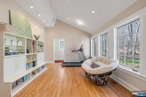 40 Cambridge Drive Allendale NJ 07401