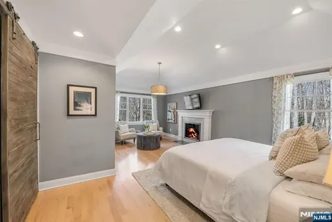 40 Cambridge Drive Allendale NJ 07401
