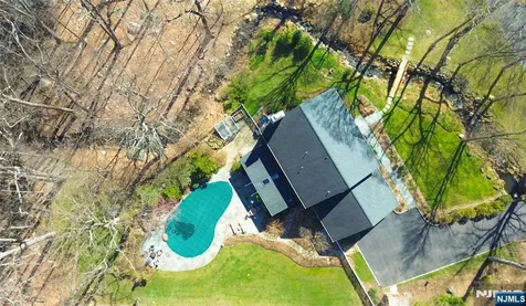 40 Cambridge Drive Allendale NJ 07401