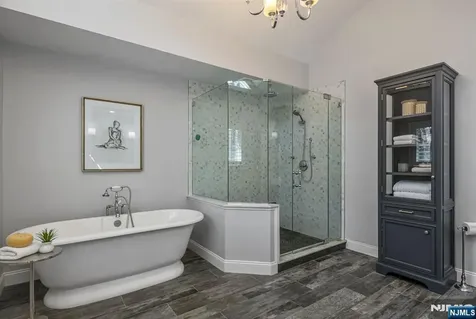 40 Cambridge Drive Allendale NJ 07401