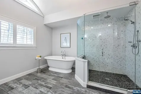 40 Cambridge Drive Allendale NJ 07401
