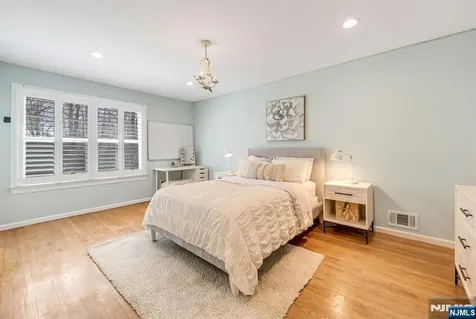 40 Cambridge Drive Allendale NJ 07401