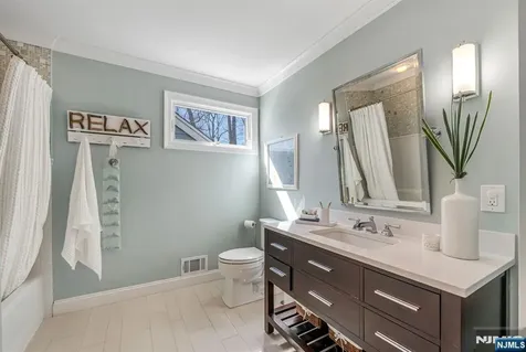 40 Cambridge Drive Allendale NJ 07401
